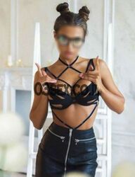 אטרקטיבי, יש סקסית עיניים, 22 שנים