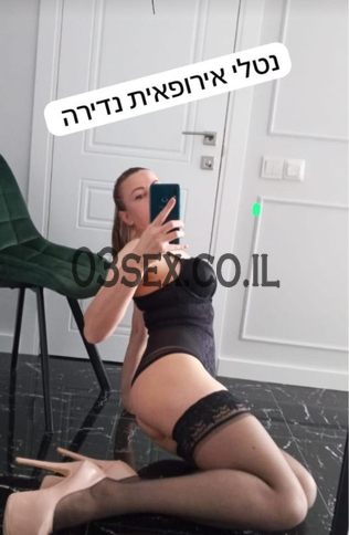 יש לו גוף אתלטי, מחפש חברים, רזה
