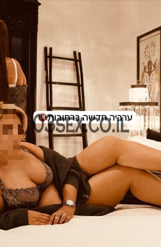 יש לו גוף אתלטי, מחפש חברים, רזה